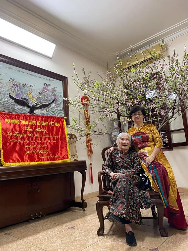 Cụ bà 100 tuổi ở Hà Nội gây sốt bởi nhan sắc xinh đẹp thời trẻ: Cụ vẫn minh mẫn, nhớ vanh vách tên tuổi con cháu - Ảnh 4.
