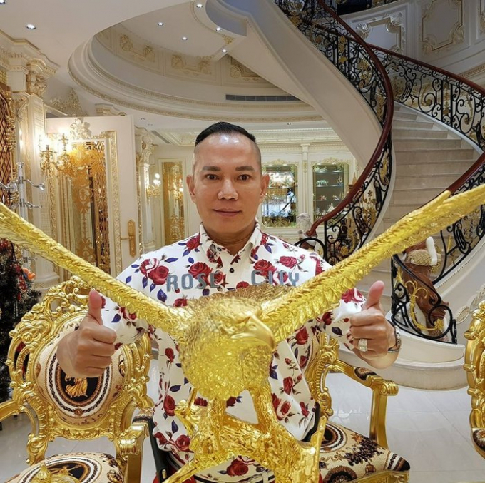 Ông Hu Hang Feng - đại gia siêu giàu tại Đài Loan, người được mệnh danh là Vua cần cẩu