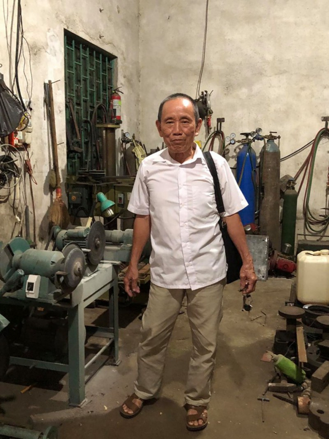 Ông Dương Văn Chuốt và xưởng cơ khí tại nhà