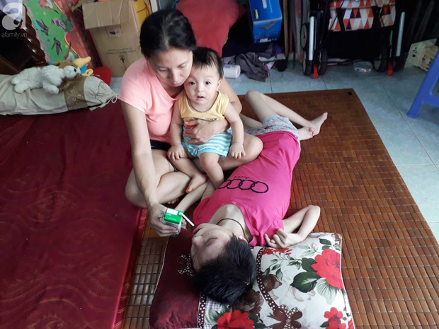 Đà Nẵng: Người mẹ nghèo nuôi 3 con thơ nheo nhóc, bất lực nhìn con gái 15 tuổi co giật vì bệnh u máu quái ác - Ảnh 7.