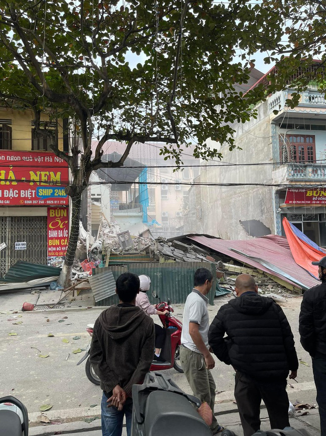 Tin mới nhất vụ sập nhà 3 tầng ở Lào Cai: Chủ ngôi nhà đang xây có động thái sau sự cố - Ảnh 3.