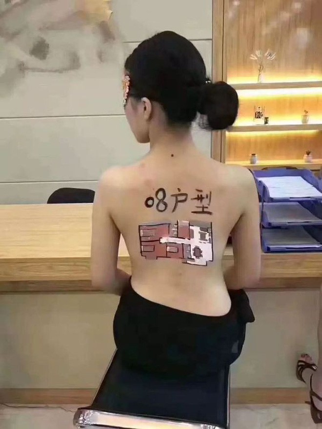 Vẽ sơ đồ nhà lên mẫu nữ cởi trần để quảng cáo, công ty bất động sản Trung Quốc nhận gạch đá tới tấp từ dân mạng - Ảnh 2.