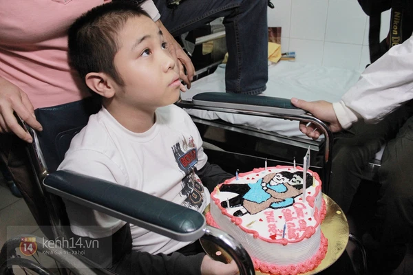 Sinh nhật đặc biệt của cậu bé ung thư máu ước mơ cõng mẹ một lần trên đôi chân bị liệt 5