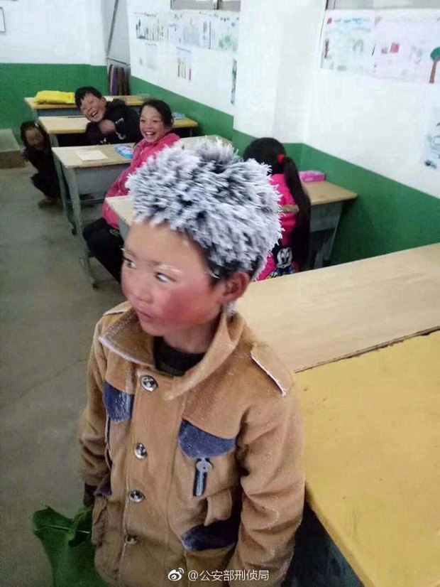 Cậu bé tóc đóng băng nổi tiếng Trung Quốc bị buộc thôi học chỉ sau một tuần đến trường mới - Ảnh 1.