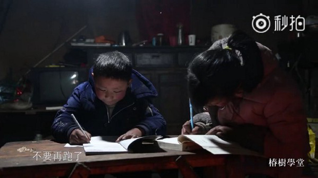 Cậu bé tóc đóng băng nổi tiếng Trung Quốc bị buộc thôi học chỉ sau một tuần đến trường mới - Ảnh 2.