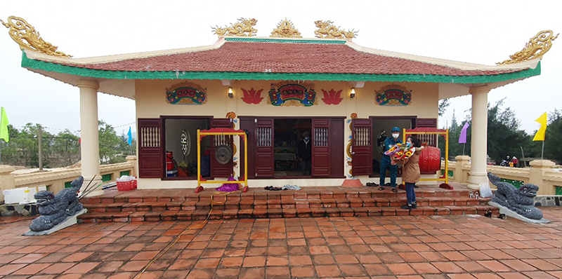 Đền thờ Cá Ông Ngư được chính quyền và nhân dân xã Thanh Trạch (Bố Trạch) chung tay đóng góp xây dựng.