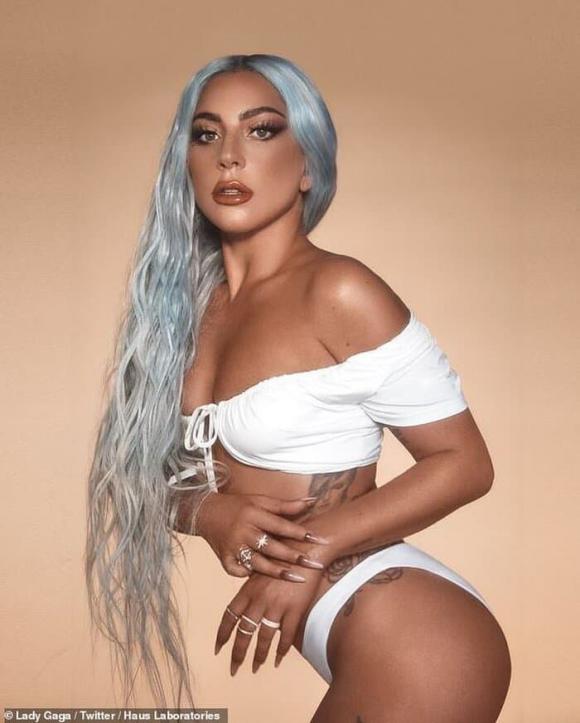 Bored Of Wearing Unique Clothes Lady Gaga Shows Off Her Hot Body In A Tiny Bikini News
