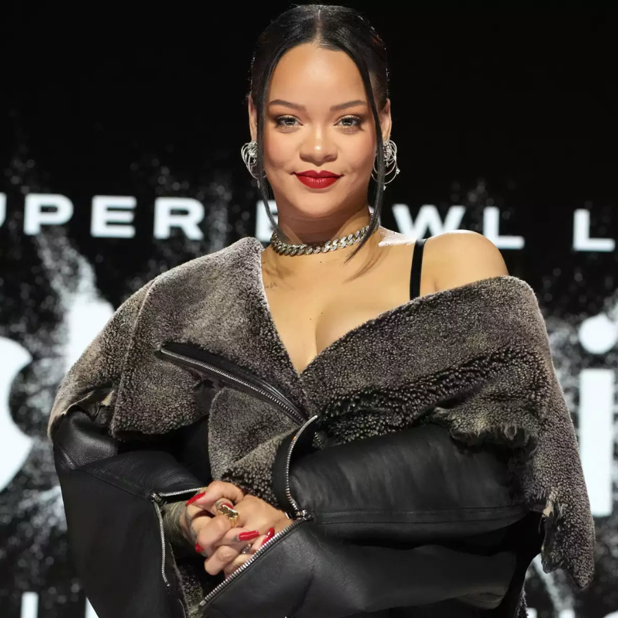 Rihanna Is 'So Focused' on Super Bowl Halftime Show That She 'Forgot ...