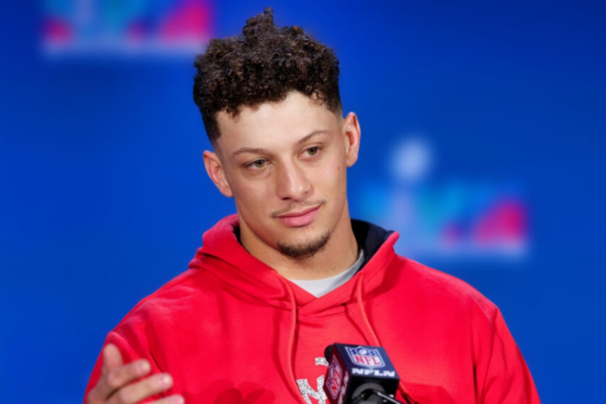 NFL Fans Are Praying For Patrick Mahomes Following Heartbreaking ...